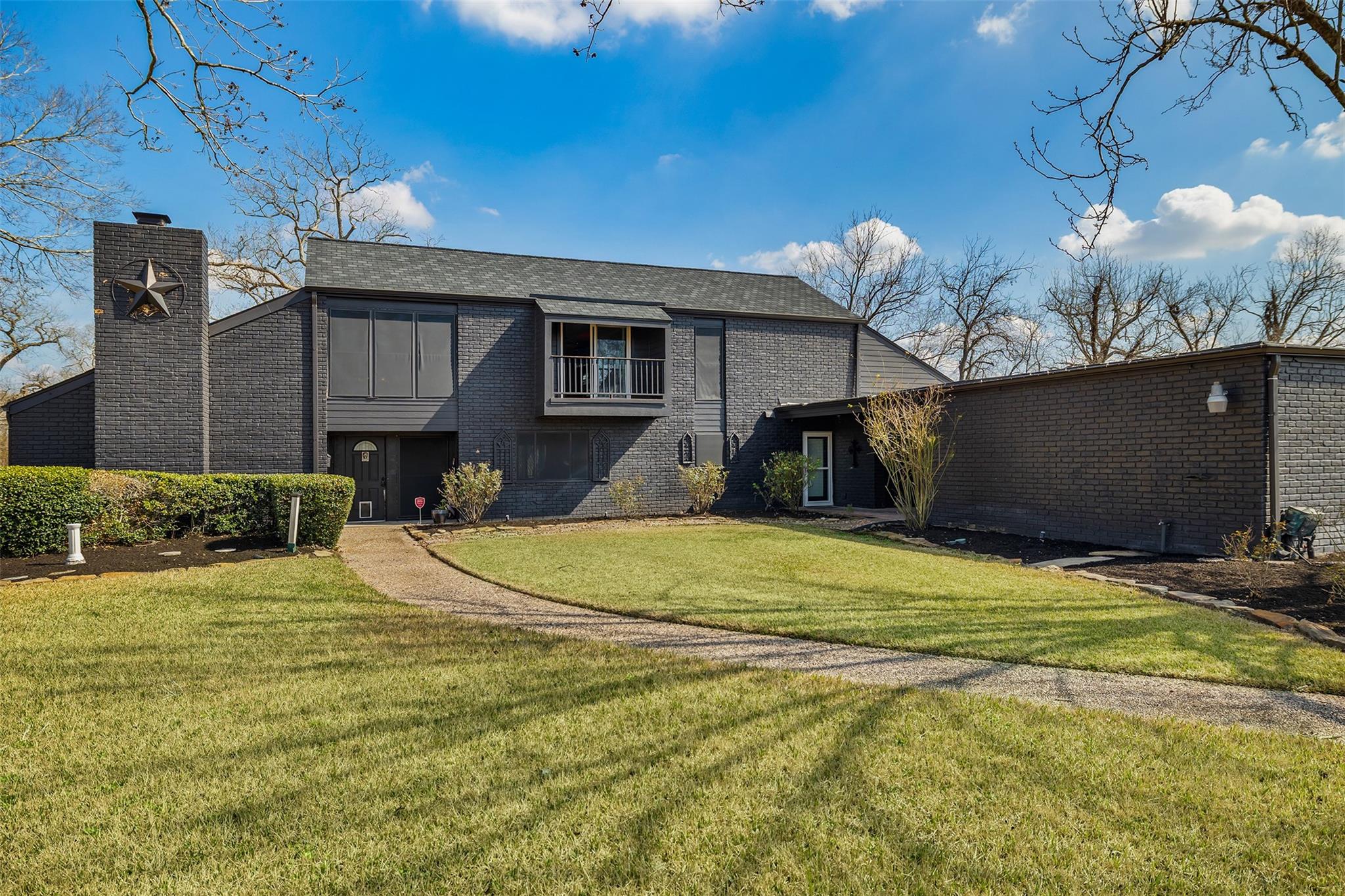 1711 Heritage Lane S