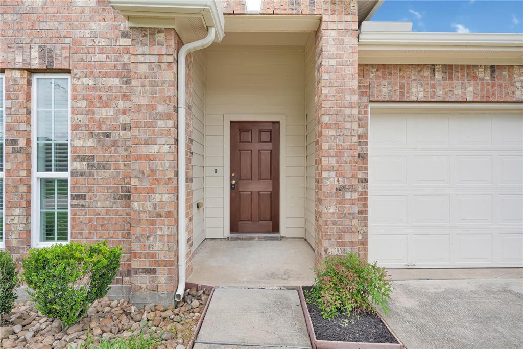 Photo of 828 Grassy Knoll Trail, La Marque, TX 77568 (MLS # 15387400)