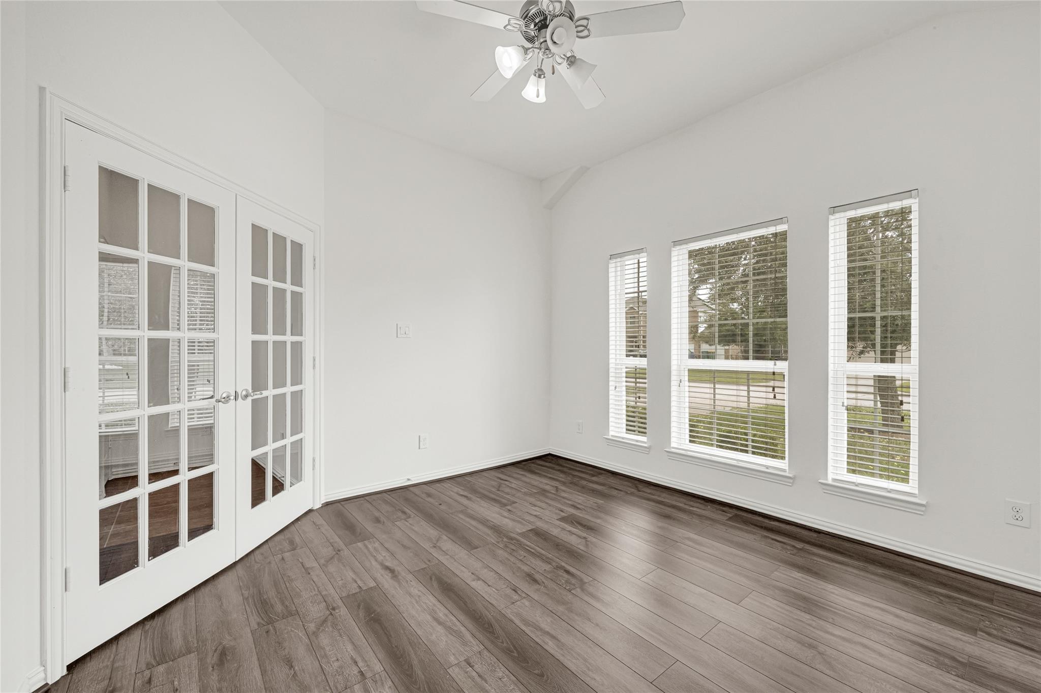 828 Grassy Knoll Trail