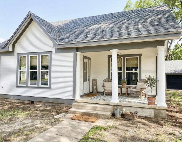 Photo 1 of 6 — 502 Upton Avenue, Schulenburg, TX 78956