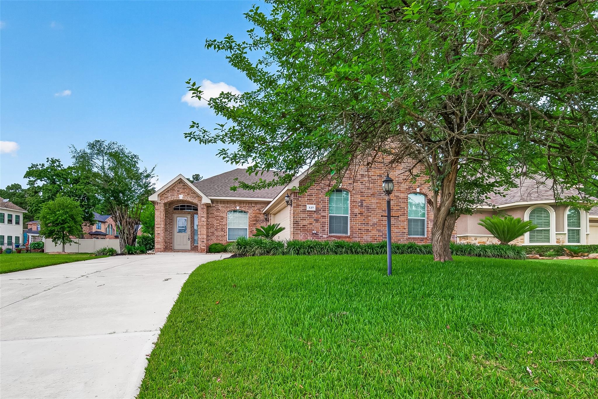 127 Monterrey Road W