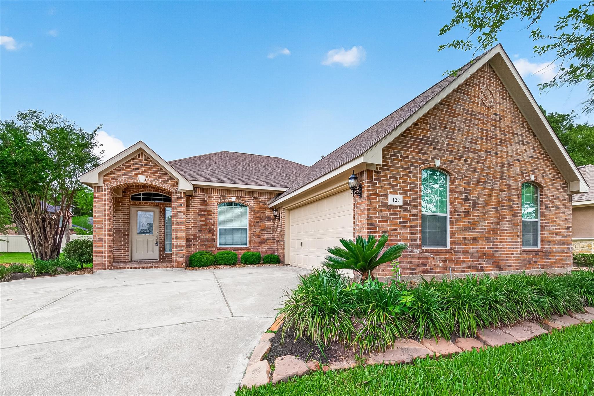 127 Monterrey Road W