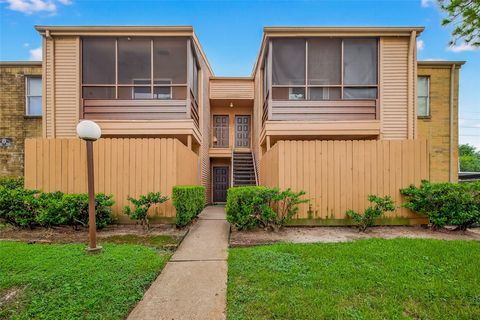 Photo of 10555 Turtlewood Court #2601, Houston, TX 77072 (MLS # 27717558)