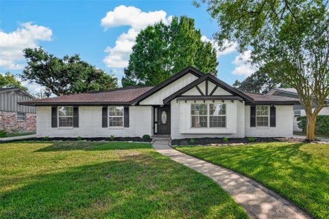 Photo of 5835 Paisley Street, Houston, TX 77096 (MLS # 42142639)