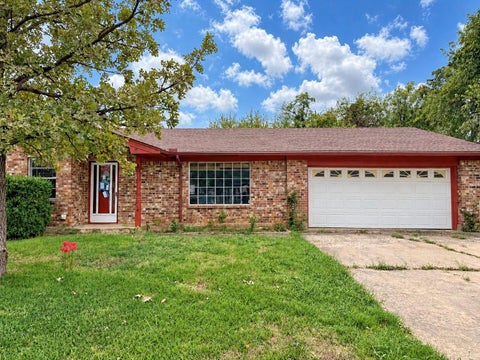Photo of 204 W Vernon Street, Bells, TX 75414 (MLS # 65484455)