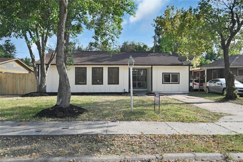 Photo of 5926 Belneath Street, Houston, TX 77033 (MLS # 68605370)