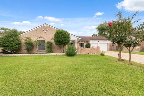 Photo of 11411 Ash Creek Drive, Houston, TX 77043 (MLS # 31463147)