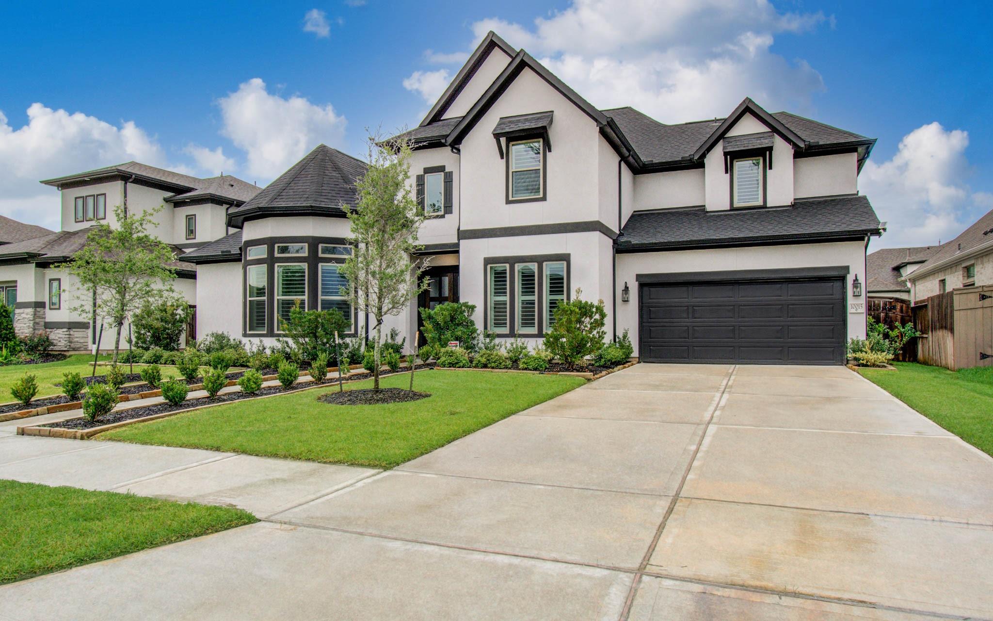 10015 Crescent Wood Drive