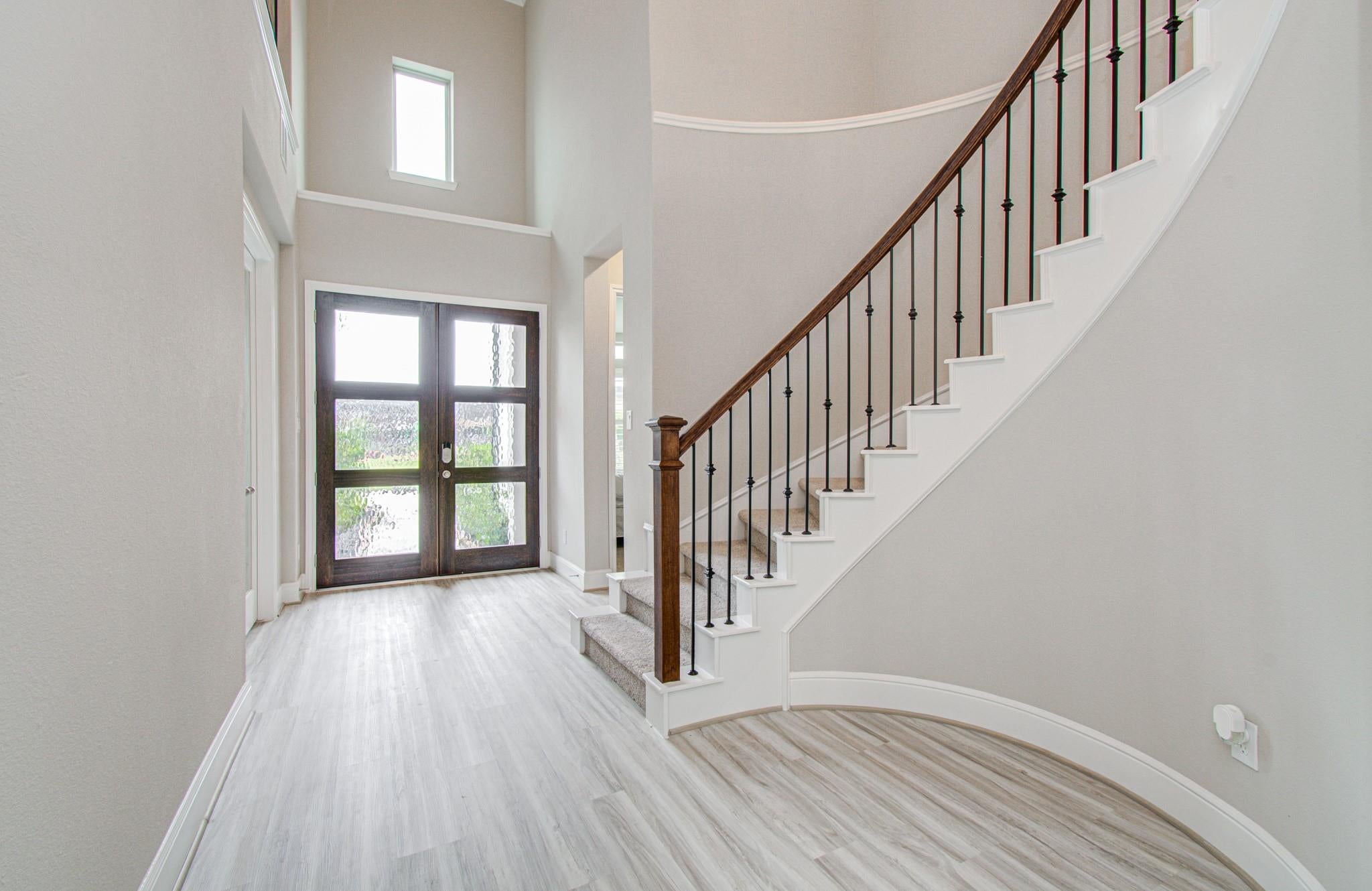 10015 Crescent Wood Drive