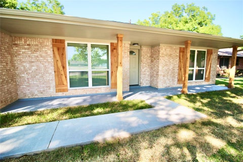 Photo of 409 Morningside Drive, Friendswood, TX 77546 (MLS # 32353932)