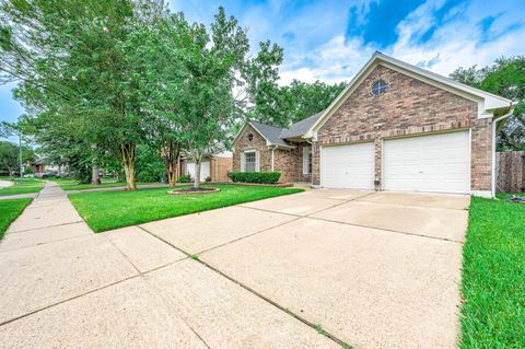 Photo of 14302 Sun Harbor Drive, Houston, TX 77062 (MLS # 71560262)