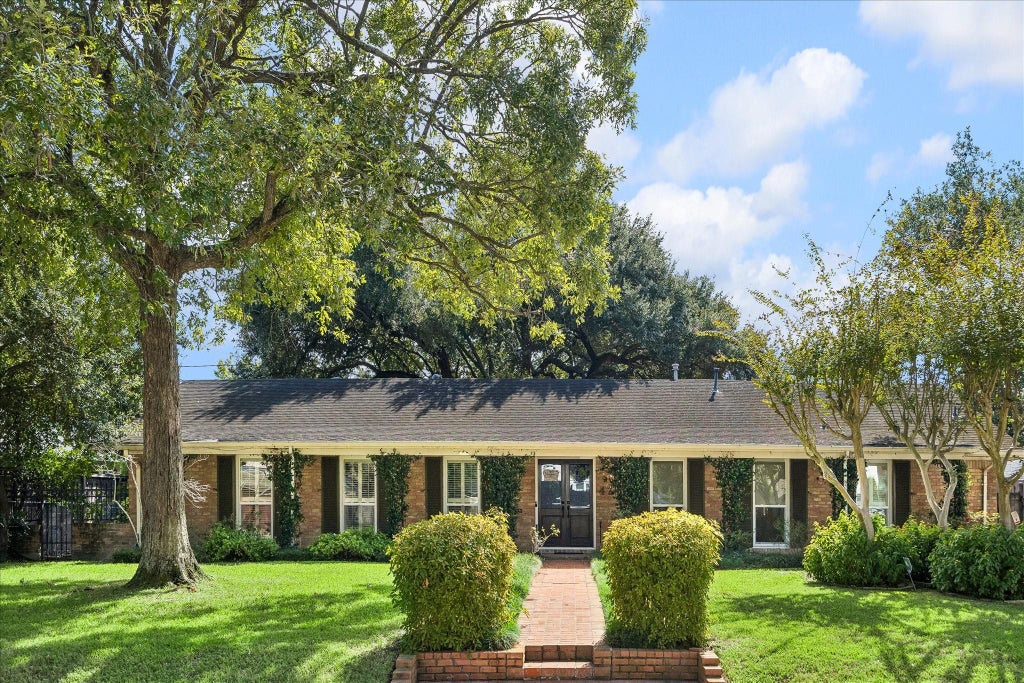 Photo of 4703 Banning Drive, Houston, TX 77027 (MLS # 33435517)