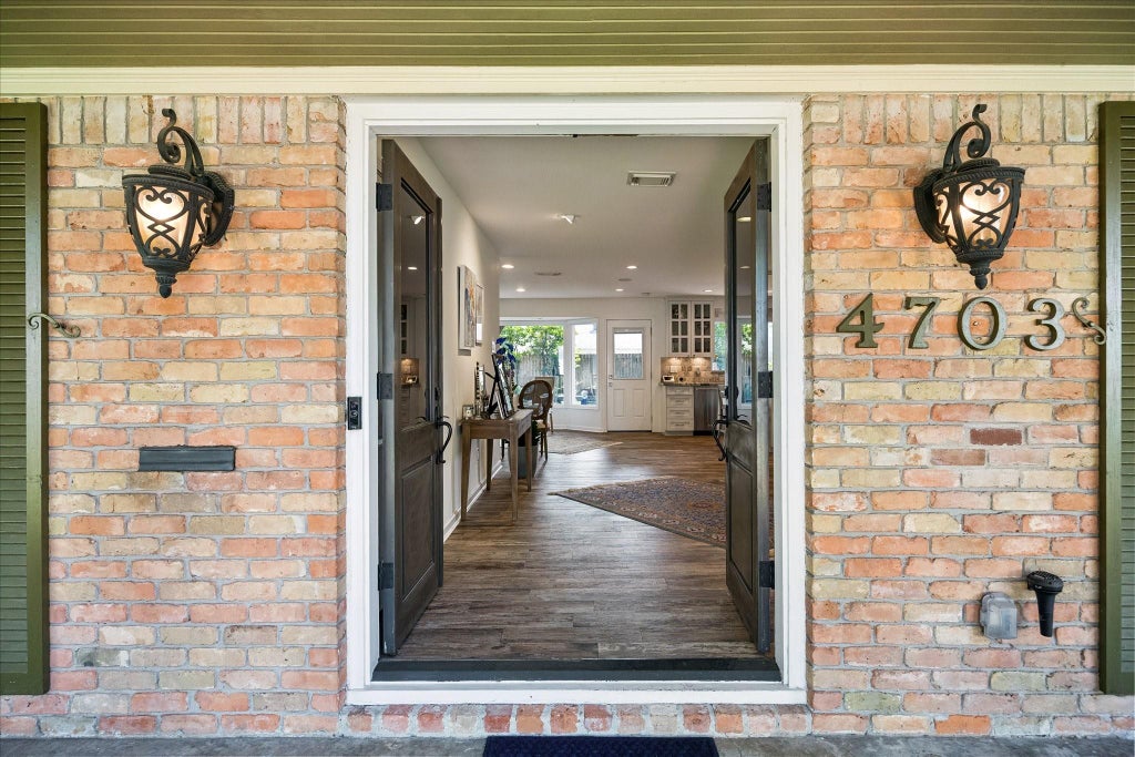 Photo of 4703 Banning Drive, Houston, TX 77027 (MLS # 33435517)