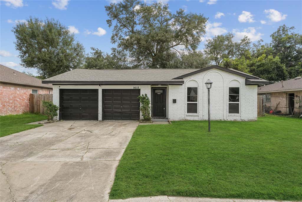 Photo of 9618 Glenwood Forest Drive, Houston, TX 77078 (MLS # 72013620)