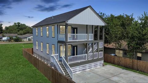 819 E 40th Street A/B Houston TX 77022