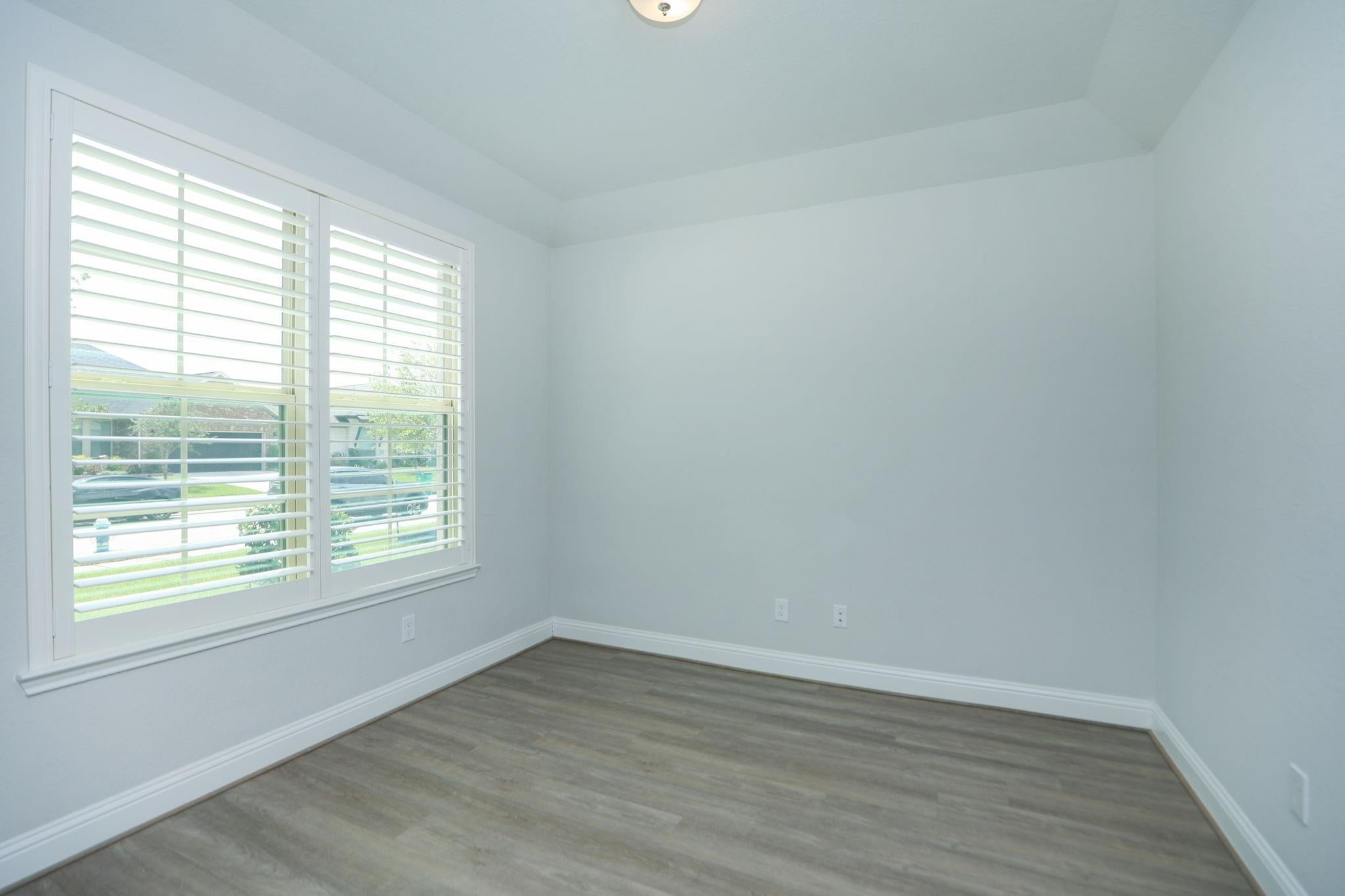 20915 Whirlaway Green Circle