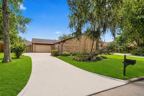 Photo of 2221 N Belmont Drive, Richmond, TX 77469 (MLS # 72435437)