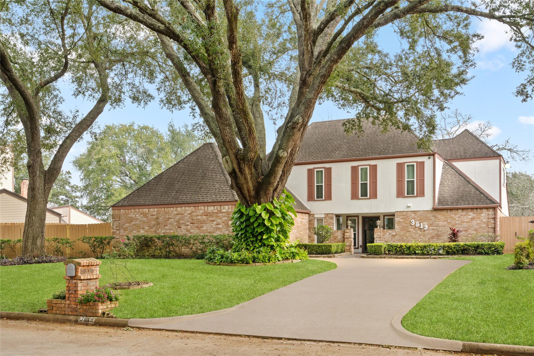 3819 Ridgeview Drive