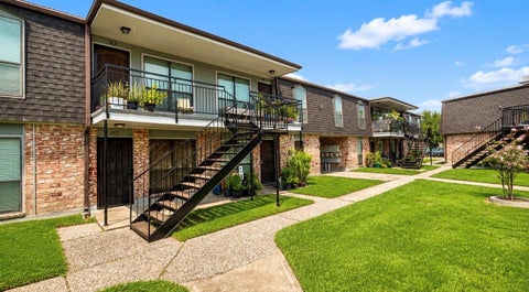 Condo For Sale - 10802 Kingspoint Road #313<br/> Houston, TX 77075
