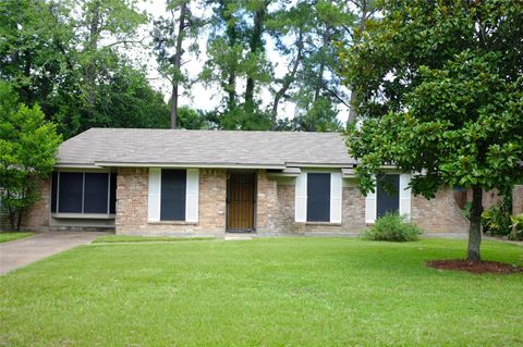 Photo of 6310 French Chateau Drive, Houston, TX 77088 (MLS # 33400580)