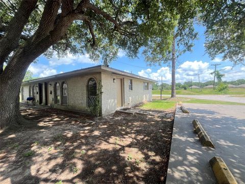 Photo of 3021 Sycamore Avenue #1, Bay City, TX 77414 (MLS # 47341467) Photo of 3021 Sycamore Avenue #1, Bay City, TX 77414 (MLS # 47341467)