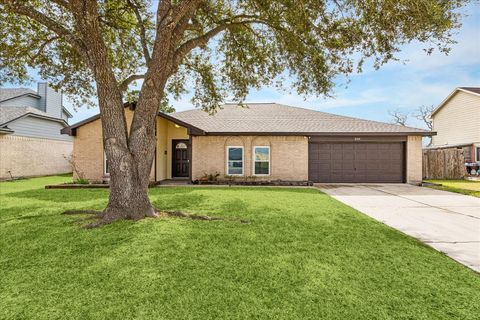 Photo of 320 Creek Bend Drive, League City, TX 77573 (MLS # 76696633)