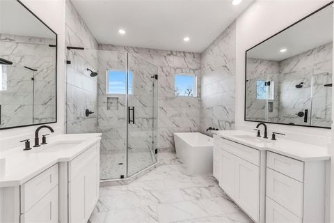 Photo of 806 Fisher Street #B, Houston, TX 77018 (MLS # 68094302)