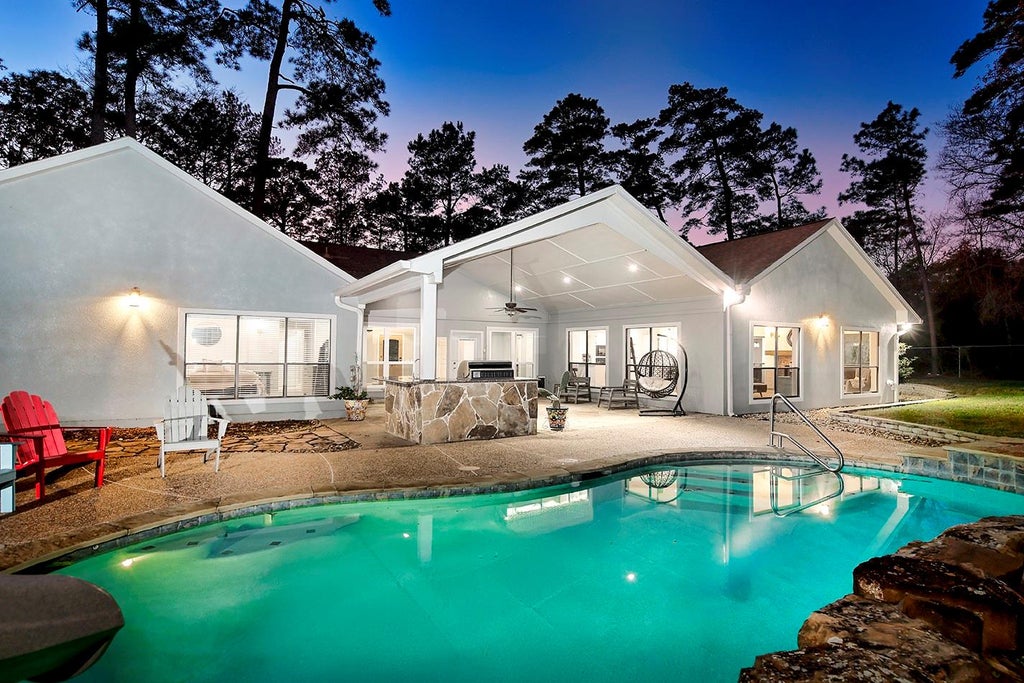 Photo of 44 Lake Forest Circle, Conroe, TX 77384 (MLS # 83551106)