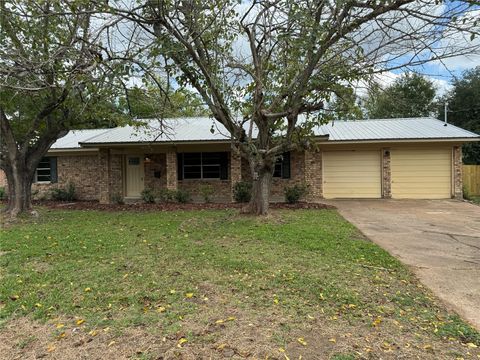 Photo of 1413 Forehand Street, Crockett, TX 75835 (MLS # 98824462)