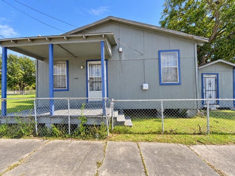 Photo of 114 W 15th Street, Port Arthur, TX 77640 (MLS # 86172780)