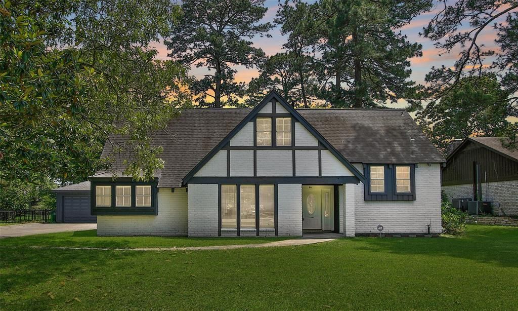 Photo of 914 Saint Andrews Road, Houston, TX 77339 (MLS # 45129472)