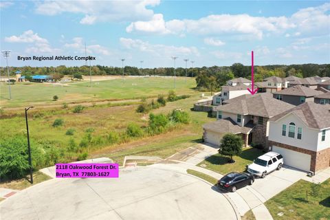Photo of 2118 Oakwood Forest Drive, Bryan, TX 77803 (MLS # 68958234)