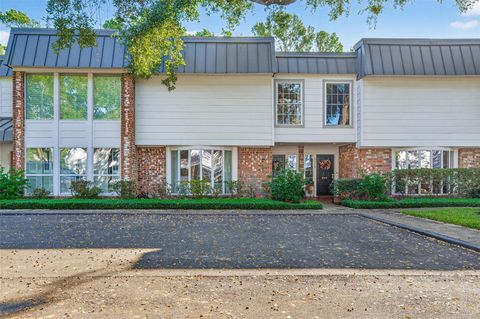 Photo of 8932 Chatsworth Drive #8932, Houston, TX 77024 (MLS # 71570642)