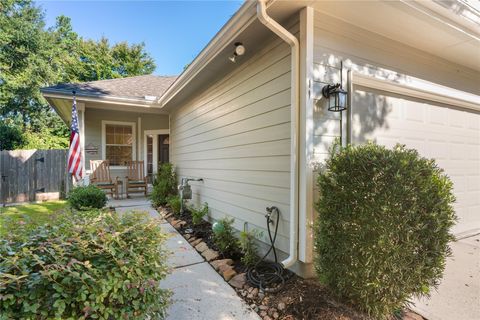 Photo of 11 Abercrombie Place, Conroe, TX 77384 (MLS # 17777947)