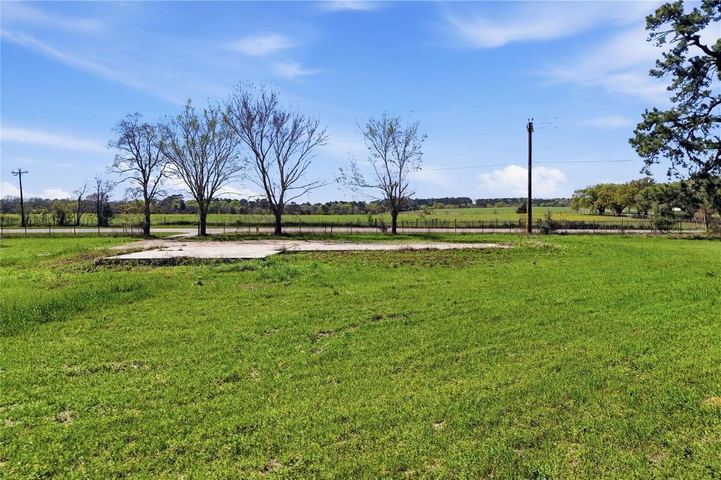 Photo of 27390 Fm 1097 West RD, Montgomery, TX 77356 (MLS # 3095455)