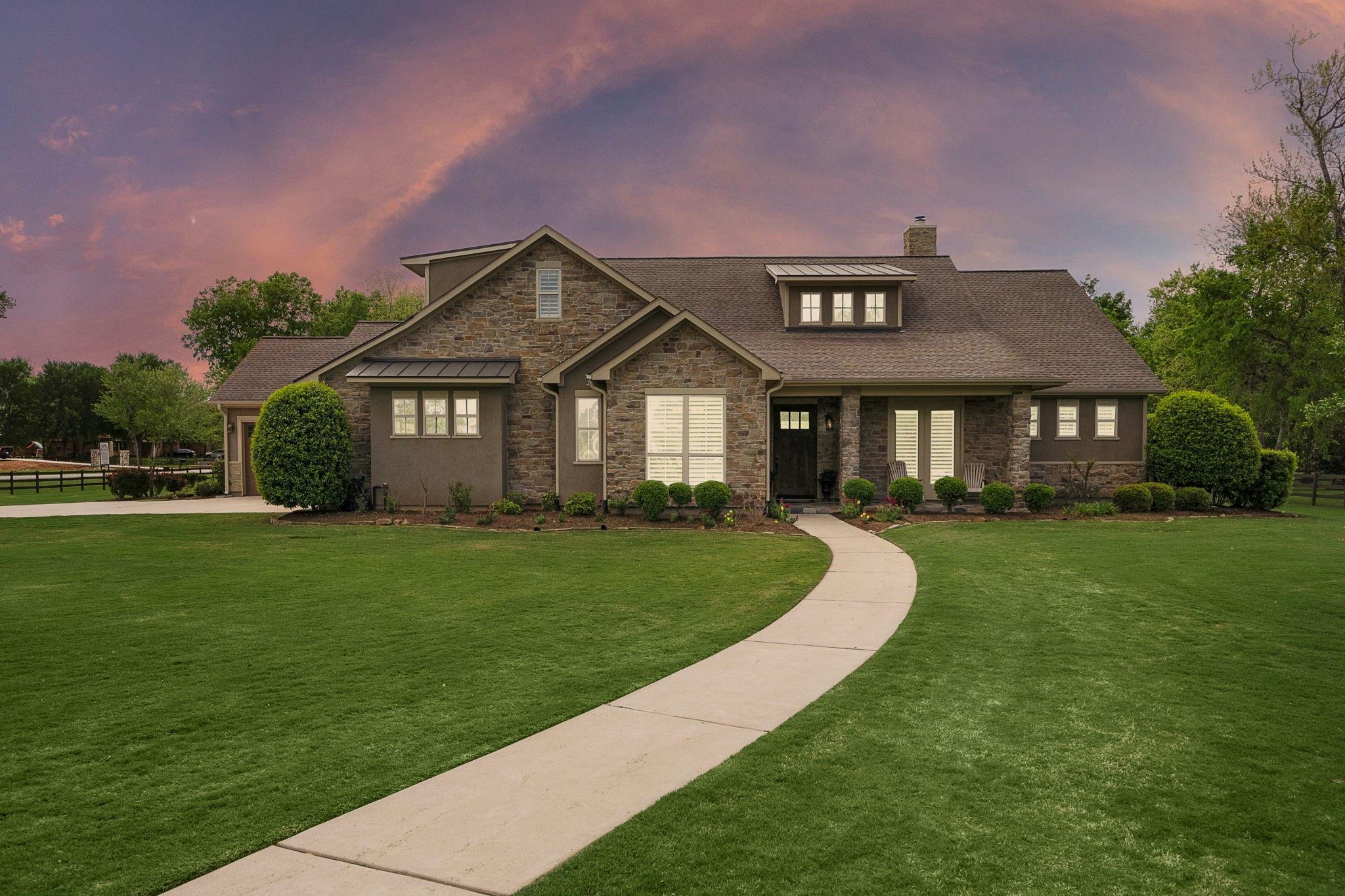 5003 Woodside Lane
