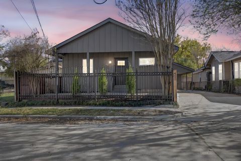 Photo of 430 N Hutcheson Street, Houston, TX 77003 (MLS # 77426998)