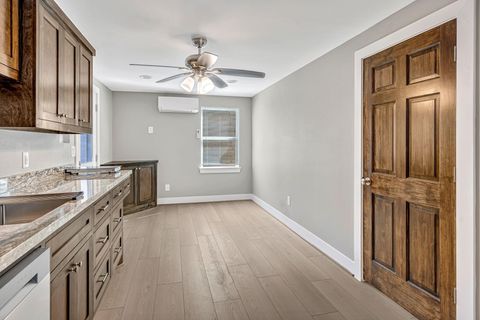 Tiny photo for 430 N Hutcheson Street, Houston, TX 77003 (MLS # 77426998)