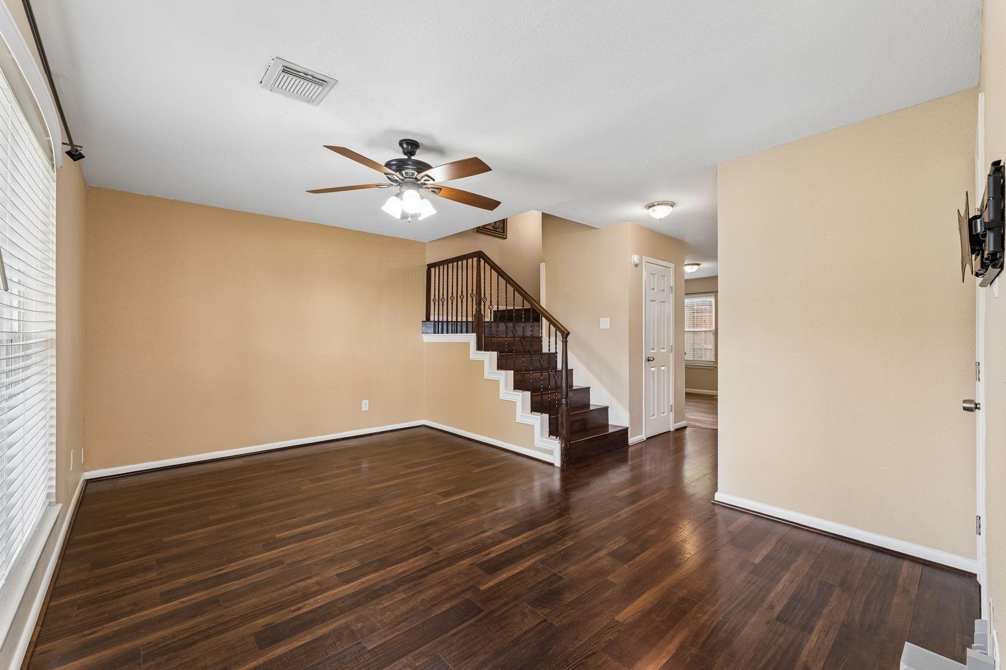 1831 Sherwood Forest Street 28