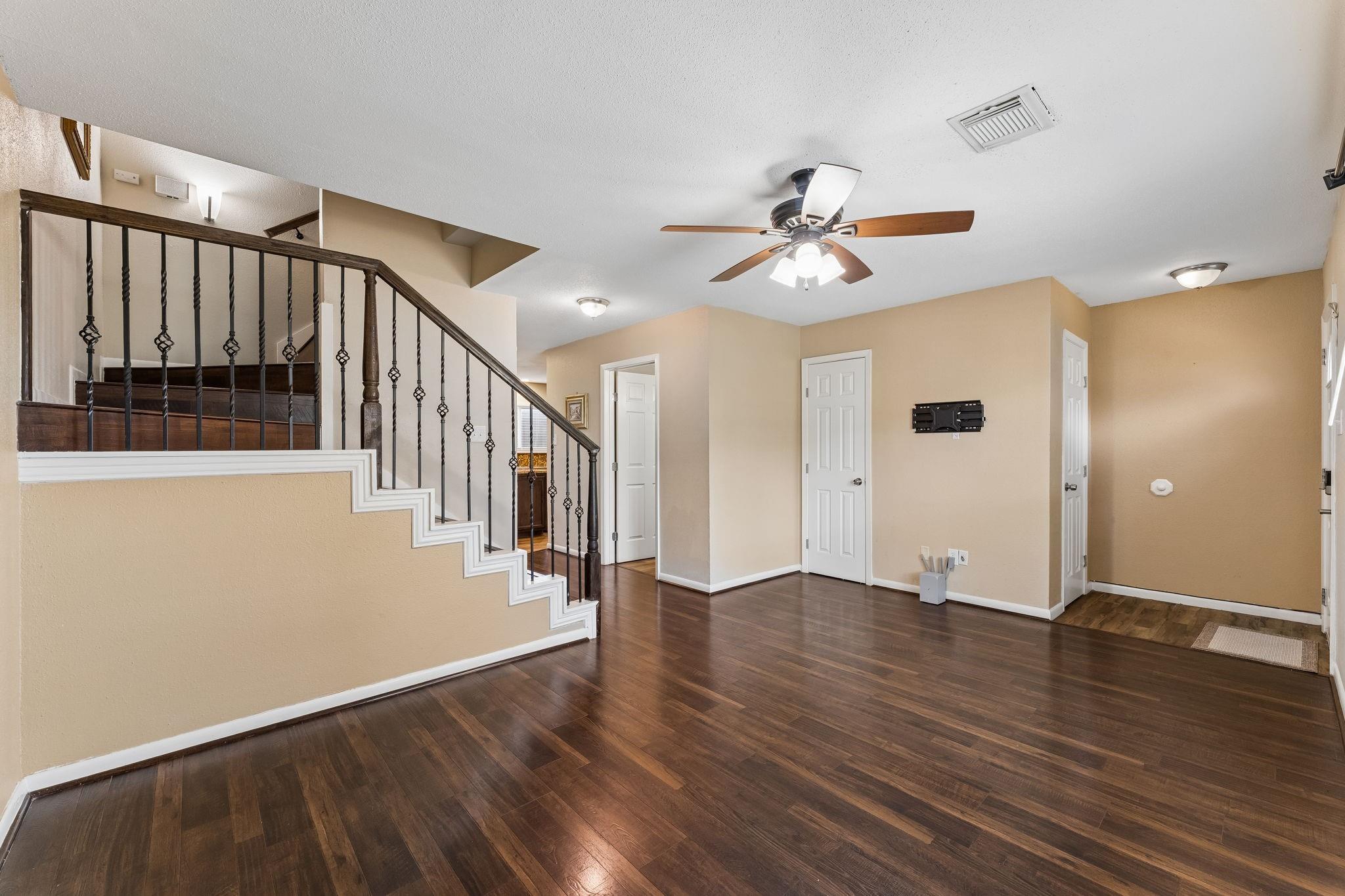 1831 Sherwood Forest Street 28
