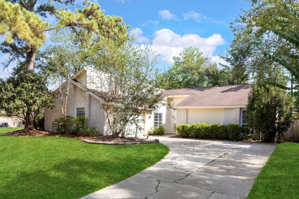 Photo of 3622 Hill Springs Drive, Houston, TX 77345 (MLS # 70045228)