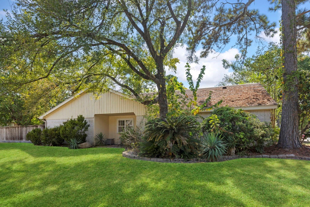 Photo of 3622 Hill Springs Drive, Houston, TX 77345 (MLS # 70045228)