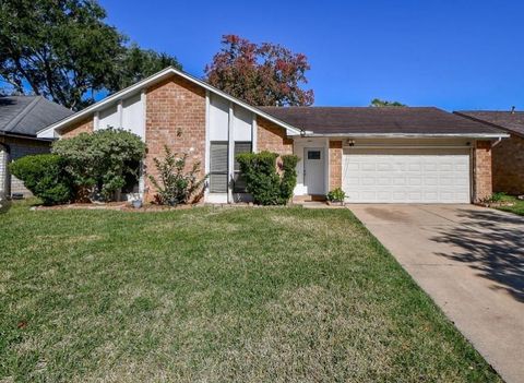 Photo of 3031 Shawnee Drive, Sugar Land, TX 77479 (MLS # 70577860)