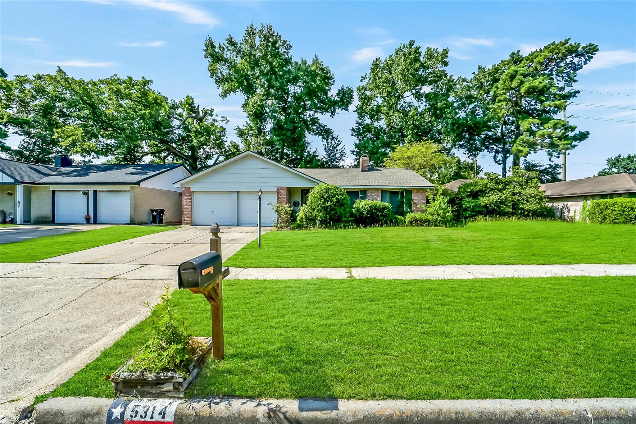 5314 Moonshadows Drive