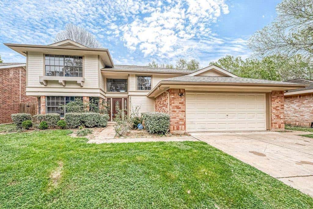 Photo of 2039 Shorewood Lane, Sugar Land, TX 77479 (MLS # 49099390)