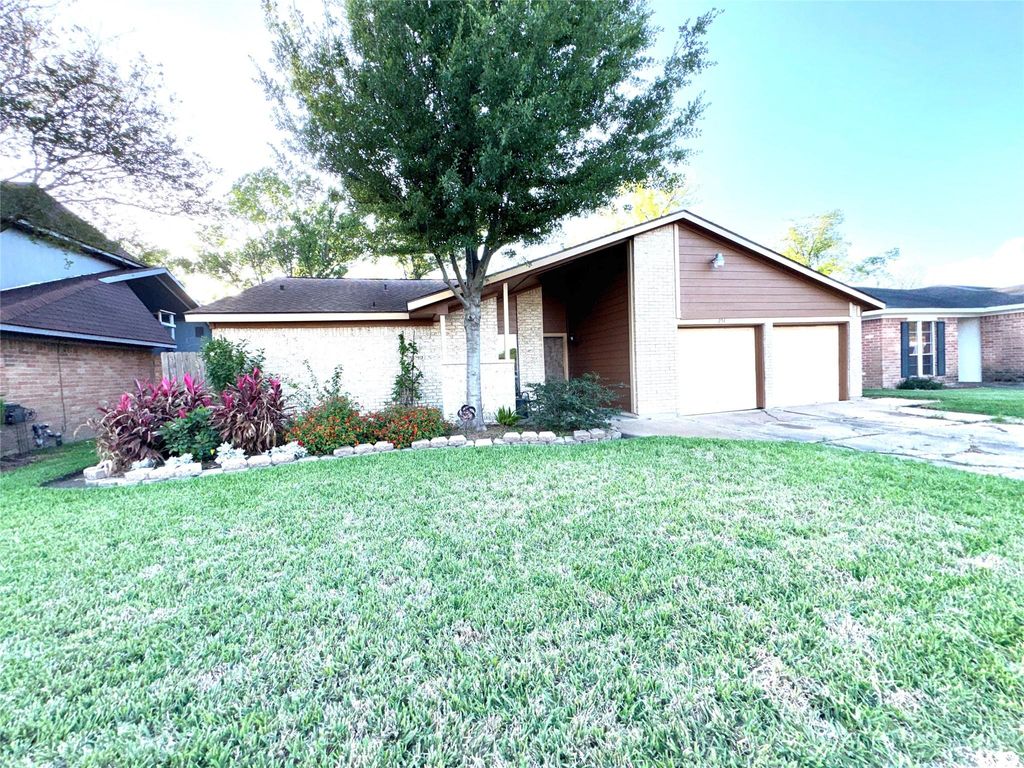 Photo of 254 Evanston Street, Houston, TX 77015 (MLS # 42436837)