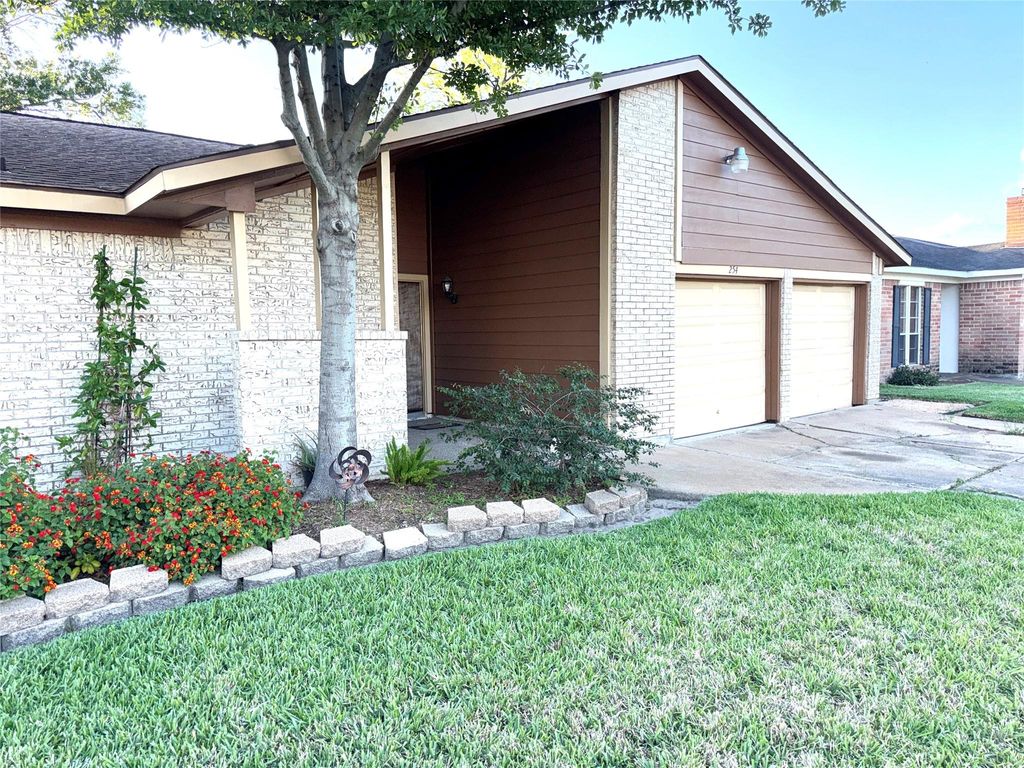 Photo of 254 Evanston Street, Houston, TX 77015 (MLS # 42436837)