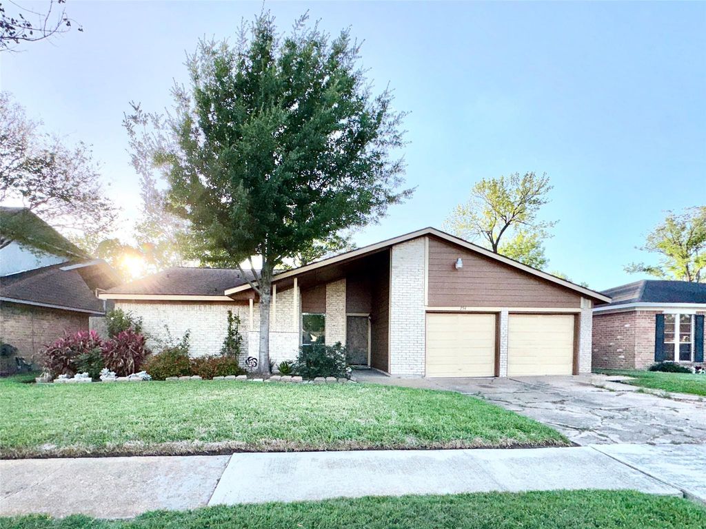 Photo of 254 Evanston Street, Houston, TX 77015 (MLS # 42436837)