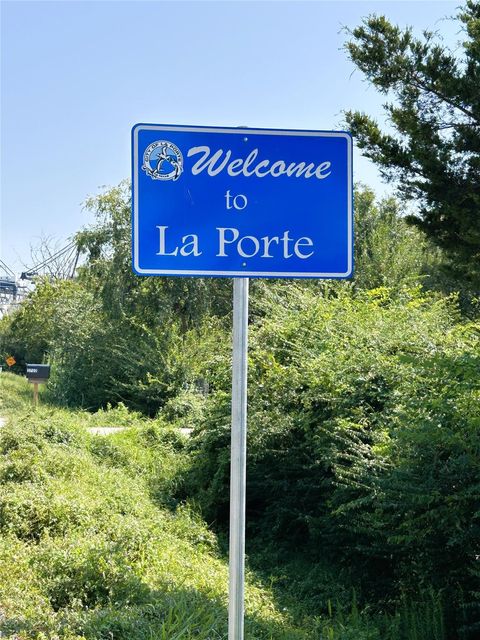 Photo of 302 Shore Acres Boulevard, Shoreacres, TX 77571 (MLS # 24265938)