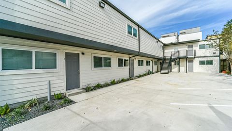 Photo of 1608 Welch Street #6, Houston, TX 77006 (MLS # 3704080) Photo of 1608 Welch Street #6, Houston, TX 77006 (MLS # 3704080)